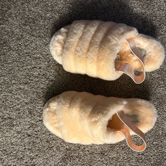 NWOB slippers by UGG - Picture 2 of 7